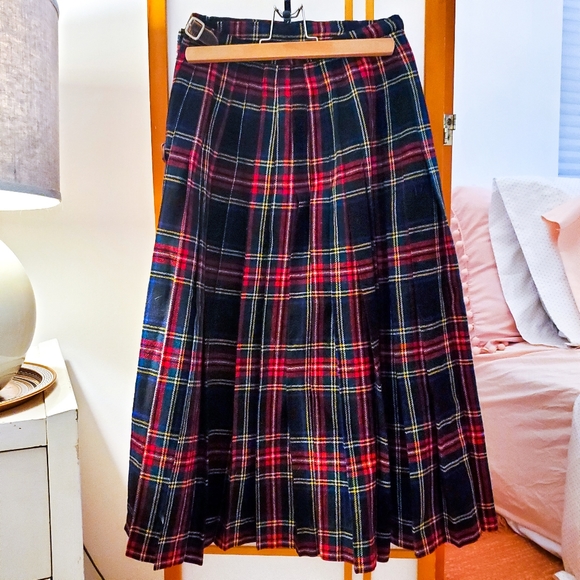 Scottish, Stewart Black, Vintage Tartan Skirt - authentic and handmade - Picture 2 of 5
